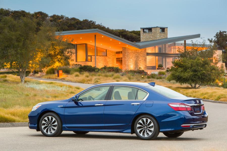  Honda Accord Hybrid 2016 года  (NA) (фото 17 из 41)